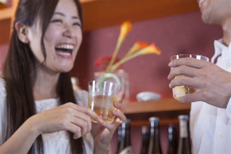 サシ 飲み 誘 われ た|サシ飲みの意味や捉え方とは？サシ飲みに誘う時に .